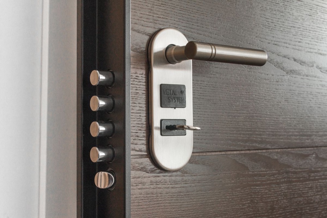 Porte blindée multipoints, mécanisme de sécurité visible